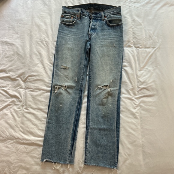 Mid-Rise Straight Leg Ripped Levis - Picture 6 of 6